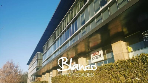 Oficina En Edificio De Categoría En Pilar - Paralelo 50