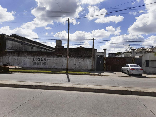 Imagen 2 de 13 de Nave Industrial En Alquiler En El Centro De Lujan.