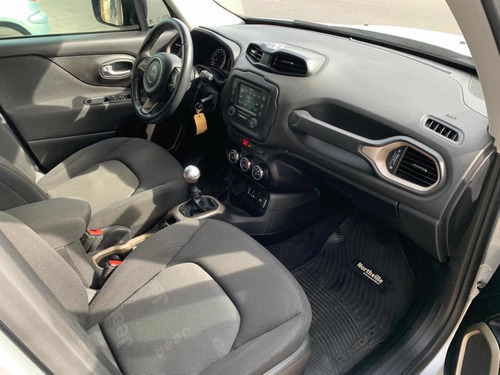 Imagen 14 de 15 de Jeep Renegade 2016 1.8 Sport Plus Automania