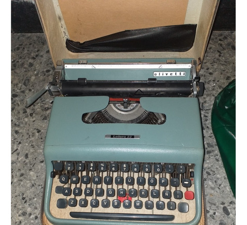 Maquina De Escribir Olivetti Lettera 22