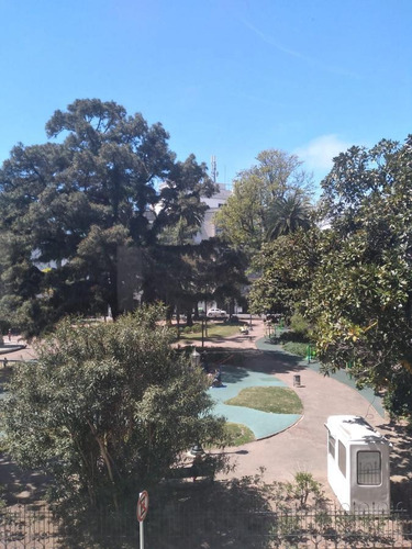 Imagen 3 de 16 de Plaza Zabala Esquina Washington