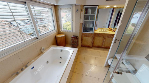 Casa En Venta 4 Dormitorios, Parrilla, Pileta. Acassuso Libertador Al Río.