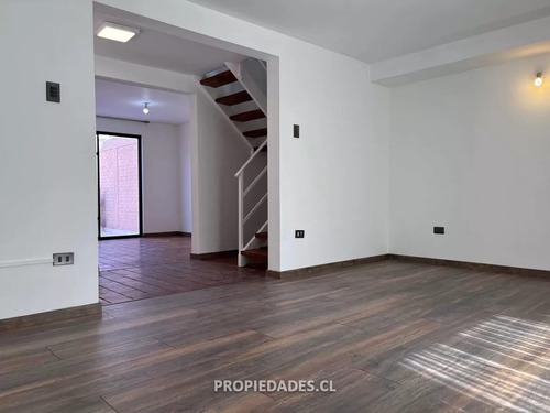 Casa Impecable En Venta En Maipú, 3 Dormitorios Y 2 Baños.