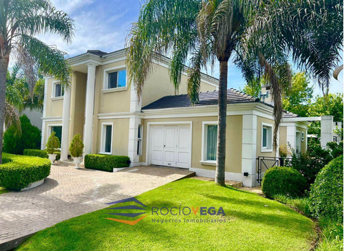 Casa En Venta En Barrio Santa Ana Moreno