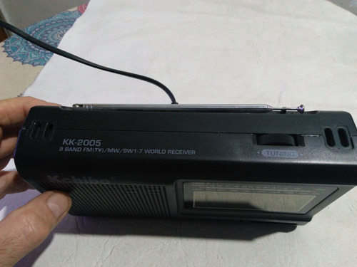 Radio Multibandas Kchibo Kk-2005 Con Cable De Conexion 220w Negro (Usado)