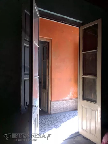 Casa En Venta 5 Dormitorios, 2 Baños Y Patio- Cno. Castro -prado