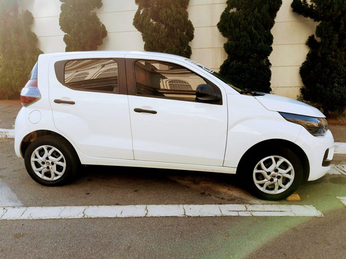 Imagem 7 de 14 de Fiat Mobi Like 1.0 Flex Completo Branco Novo Km Baixa