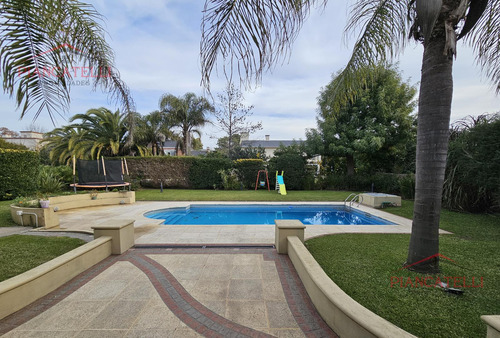 Venta De Casa En Campos De Alvarez Con 4 Habitaciones