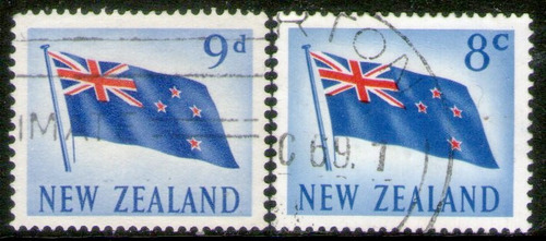 Nueva Zelanda 2 Sellos Usados Bandera Distintas Monedas 1960