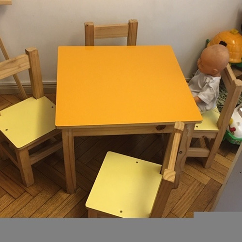 Mesita Y 3 Sillas Para Niños En Madera Y Laminado.- No Envio