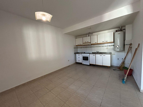 Dúplex En Venta De 2 Dormitorios C/ Cochera En Godoy Cruz