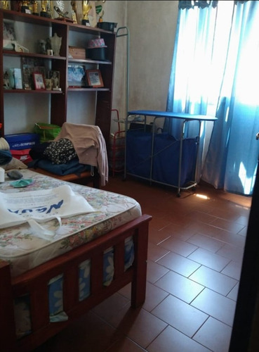 Casa Con Patio, Jardín Y Garaje + Departamento 3 Ambientes Al Fondo, Ubicado En San Justo, Partido De La Matanza.