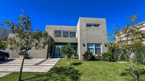 Casa Venta De 3 Dormitorios En Altos De Campo Grande
