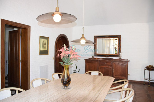 Imagen 8 de 30 de Hermosa Propiedad Con Gran Jardin En Zona Residencial