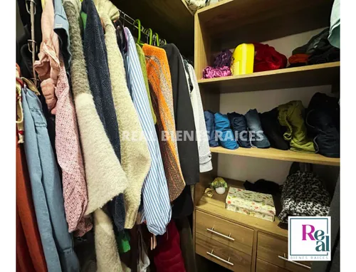 Se Vende Amplio Y Cómodo Apartamento En Unidad Cerrada.