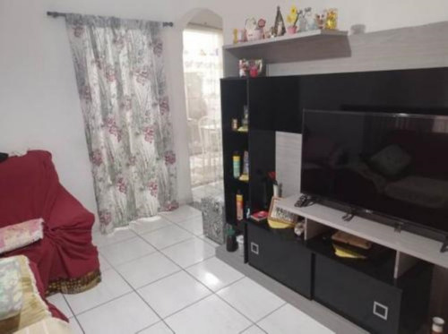 Imagem 3 de 11 de Casa No Jardim Sabauna, Em Itanhaém, Litoral Sul De São Paulo, Localizada Lado Serra, Ficando À 200 Metros Da Rodovia. Possui Vaga Para 02 Automóveis, Área Para Churrasqueira E Piscina.