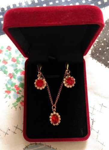 Juego Set Collar + Aretes Cristales Rojo Nuevo Con Estuche