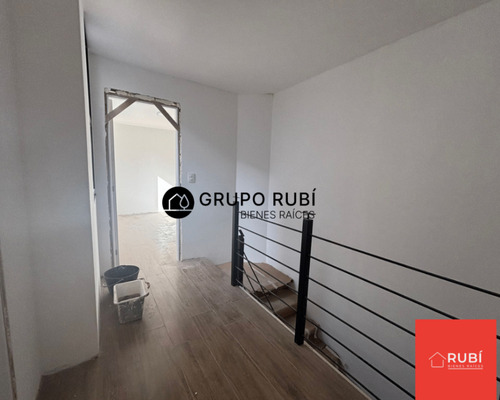 Venta De Apartamento 2 Dormitorios Duplex Con Patio Y Parrillero Tipo Casita