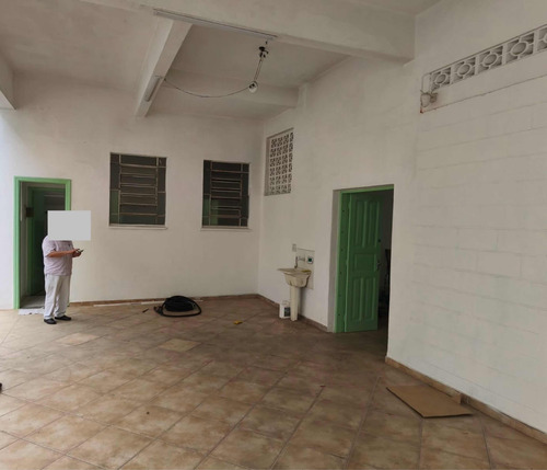 Galpão Comercial Aprox 200m2 Com 2 Banho, Copa, Escritório