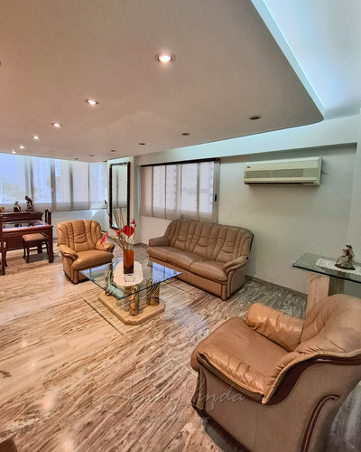 Venta Apartamento Urb. La Soledad, 197mts Exclusivo Maracay Aragua