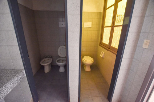 Venta - Casa De Estilo Ideal Instituciones. 400 M2