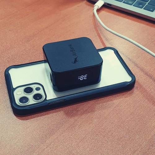 Imagen 2 de 6 de Cargador Inalambrico Omarco Airbank 5500mah Con Carga Rapida
