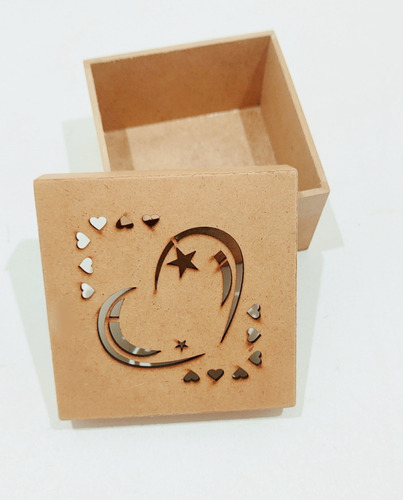 Imagem 4 de 5 de Kit 10 Caixas Lembrancinhas 9x9x5 Desenho Coração Laser Mdf