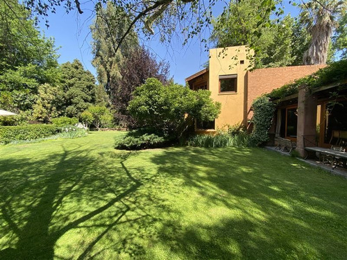 Casa En Venta De 4 Dorm. En Las Condes