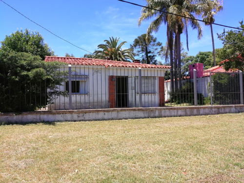  Excelente Casa  A Nuevo Toda Para Entrar A Vivir Muy Buena Ubicación De Todo Ideal Todo El Año.