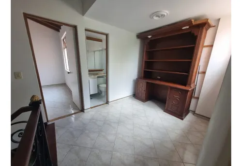 Casa Unifamiliar En Venta En La Loma De Los Bernal, Medellín