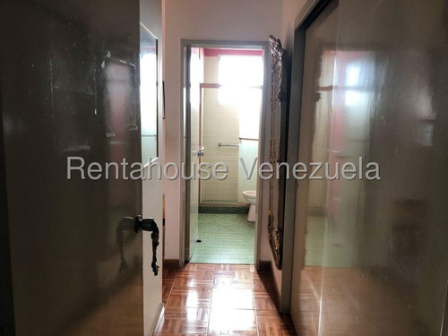 Ms: 25-16515 Se Vende Amplio Apartamento En Santa Rosa De Lima. A=123m2, 3h, 3b, 1p.