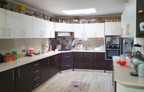 Imagen 9 de 25 de Gran Casa Moderna, Barrio Consolidado