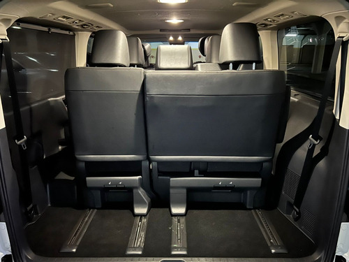 Imagen 12 de 16 de Toyota Hiace 2023 2.8 Tdi Wagon 6at 10a