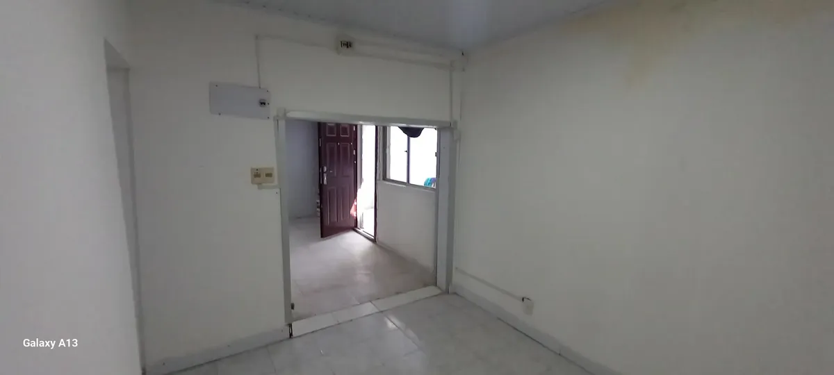 Apartamento/casita Con 1 Habitación Grande Con Vestidor, Baño, Comedor U Opcional A Otra Habitación, Cocina Grande, Patio 16m2 Muy Luminoso De Uso Exclusivo, Parada Del Bus A 50m, Todos Los Servicios · Foto 4