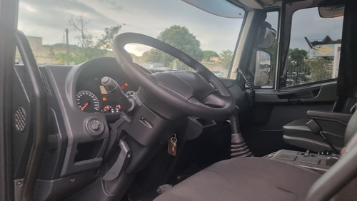 Iveco Tector Modelo 240 E 28 Cabina Lei Baú Ano 2015 Com Ar