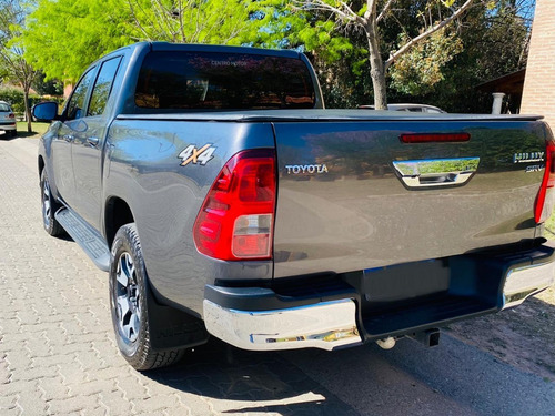 Imagen 5 de 8 de Toyota Hilux Srv 4x4 2019 Línea 2020