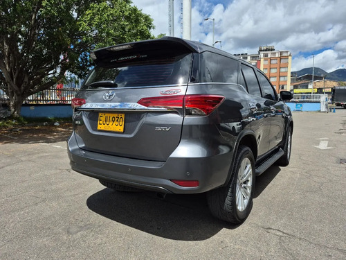 Toyota Fortuner 2.7L 4X2 At