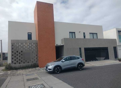 Casa De 4 Recamaras Y Alberca, Frac. Lomas Del Sol, Rivera Veracruzana