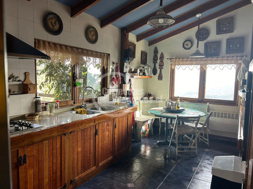 Casa En Venta De 3 Dorm. En Lo Barnechea Arrayán