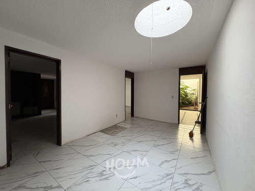 Casa En Colinas De San Javier, Guadalajara Con 7 Recámaras, 1305 M², Id: 151607