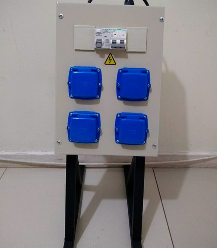 Tablero Eléctrico Portatil Con Pie - 4 Tomas De 20amp - 10a