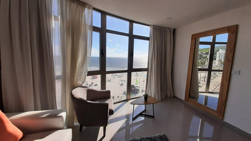 Imagen 2 de 16 de Apartamento En Primera Fila Frente Al Mar.