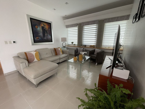 Residencia De Lujo En Exclusivo Fraccionamiento En Valle Escondido