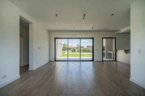 Casa A Estrenar De 4 Ambientes Con Pileta En Horizontes Al Sur Canning