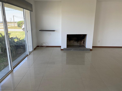 Imagen 3 de 16 de Venta Apartamento Barra De Carrasco 2 Dormitorios Jardin De Uso Exclusivo