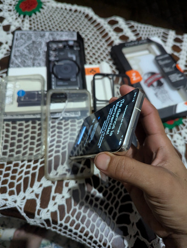 Galaxy S23 Impecable, 8/128gb, Snapdragon 8 Gen 2 Color Crema (Usado)