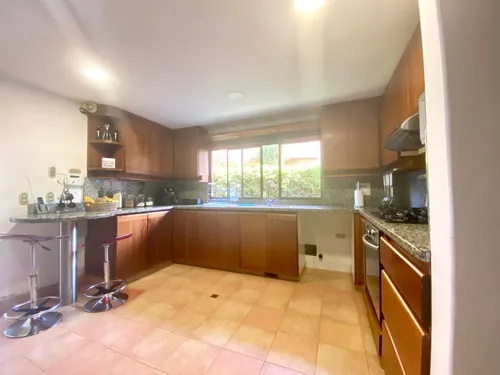 Casa En Venta En El Poblado, Loma De Los Balsos. Cod V10402