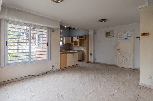 Imagen 19 de 30 de Venta De Casa Tipo Duplex De 3 Ambientes Con Cochera. En Banfield Este.