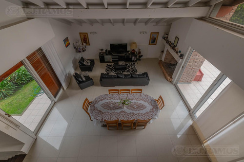Lj Ramos | Vende | Casa En Campo Chico, Pilar | Luminosa Y Amplia C/ Pileta |