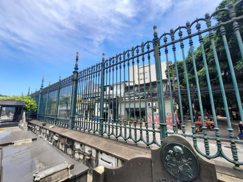 Vendo Jazigo Perpétuo No Cemitério São João Batista, Ótima Localização, Bela Escultura E Adornos